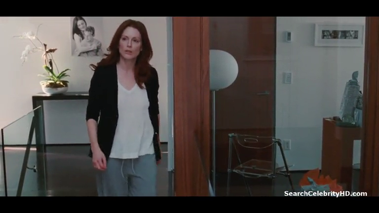 Julianne Moore, Amanda Seyfried, Nina Dobrev - Chloe (2009).mp4